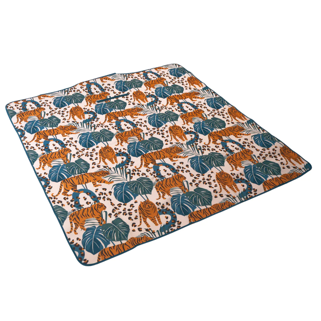 Combo 2 Mantas de Picnic y Playa Impermeable Beige Tigres - Image 2
