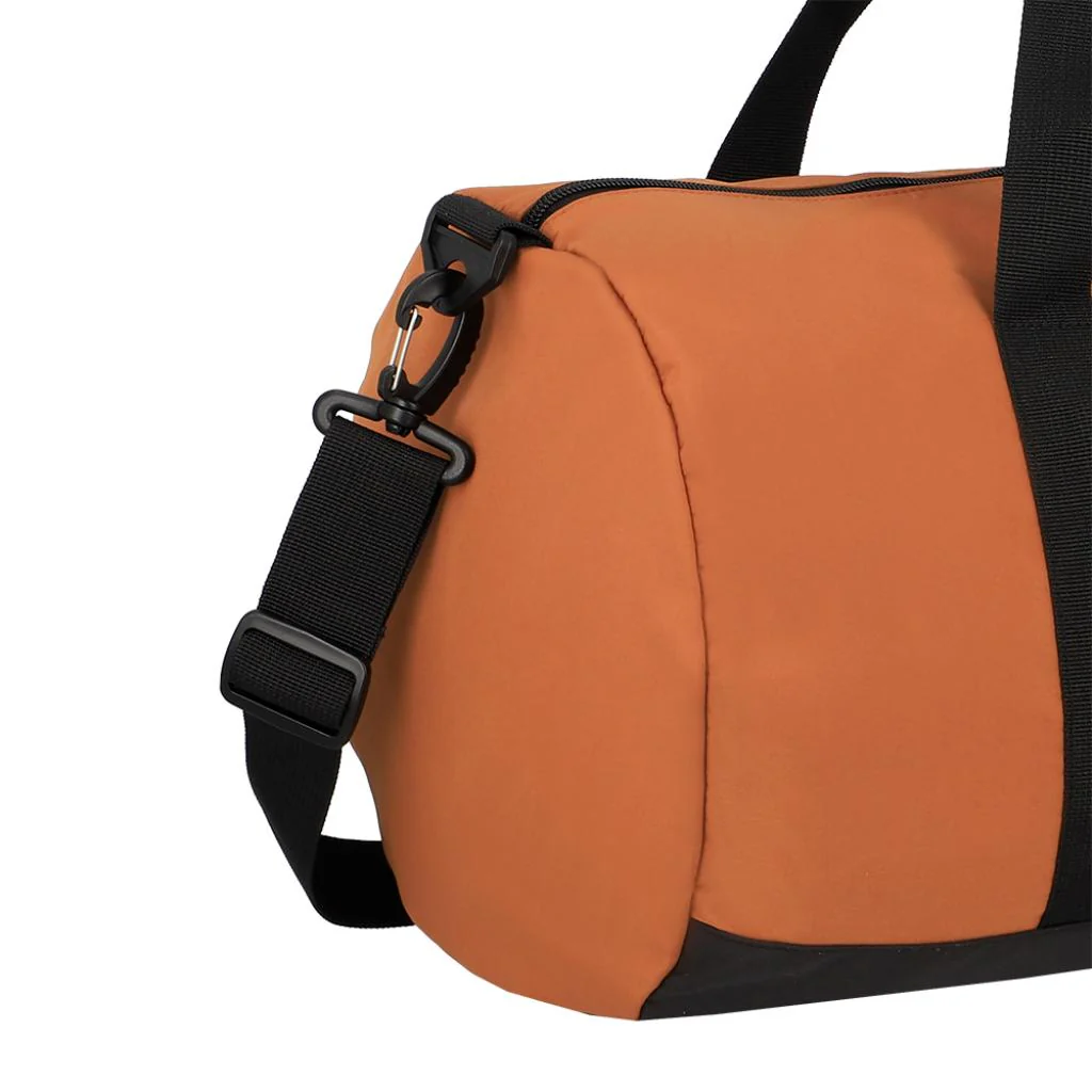 Combo Mochila Jane Café Llaima. Tela impermeable + Bolso Duffel 40L-Large. Nyla Brown Saxoline - Image 2