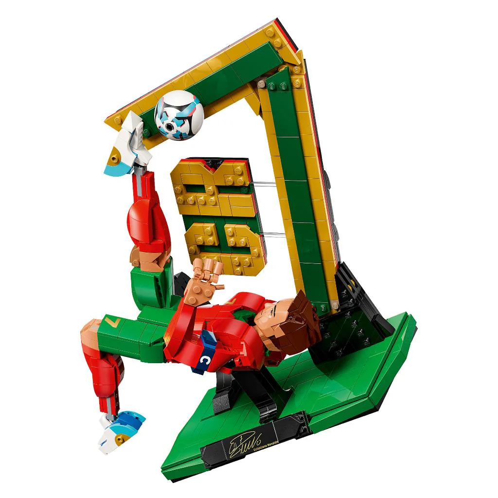 LEGO Cristiano Ronaldo Leyenda del Futbol 854 pcs - Image 3